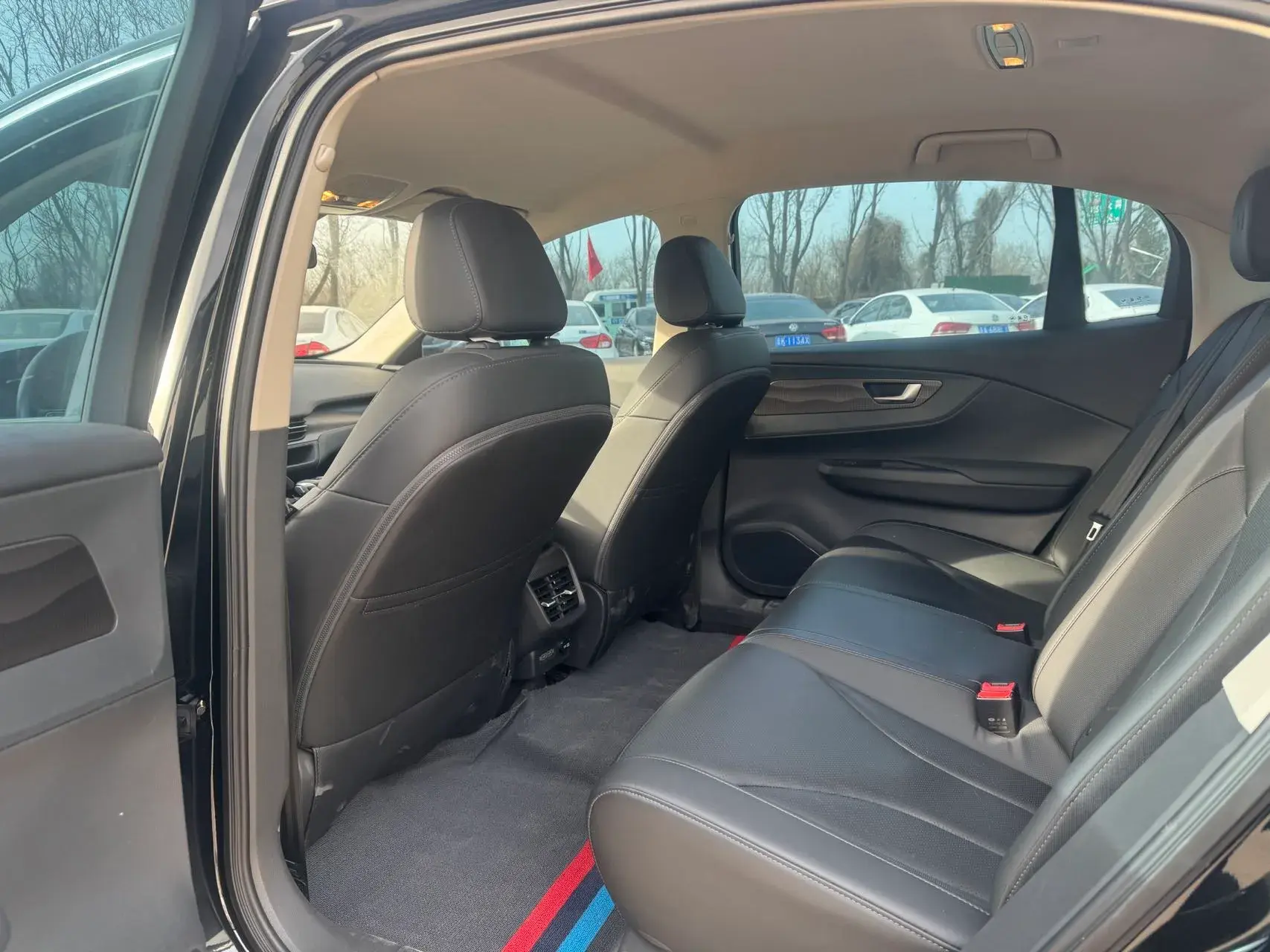 2023 HONGQI E-QM5 thumbnail 4