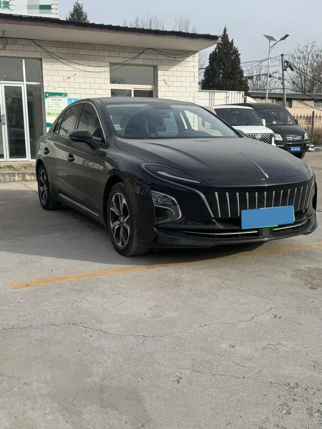 2023 HONGQI E-QM5 thumbnail 3