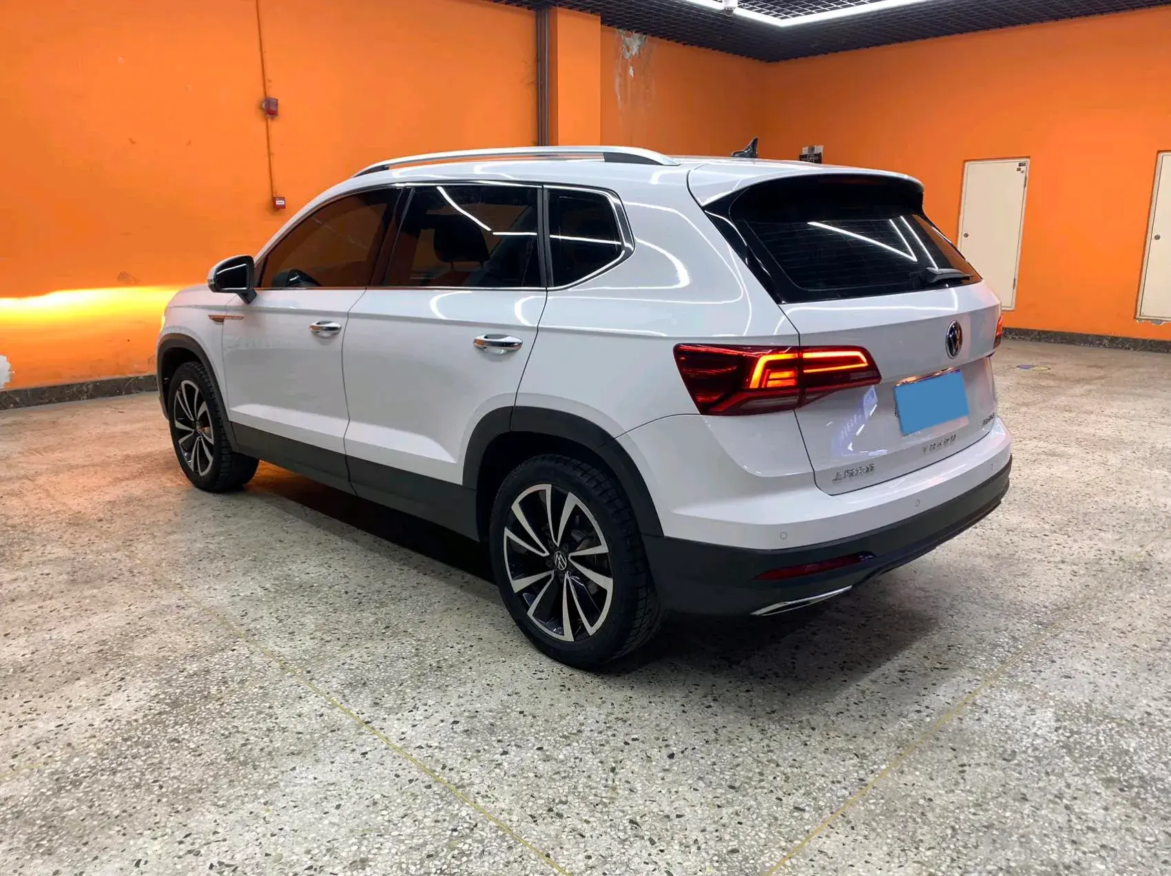 2021 VOLKSWAGEN THARU thumbnail 4