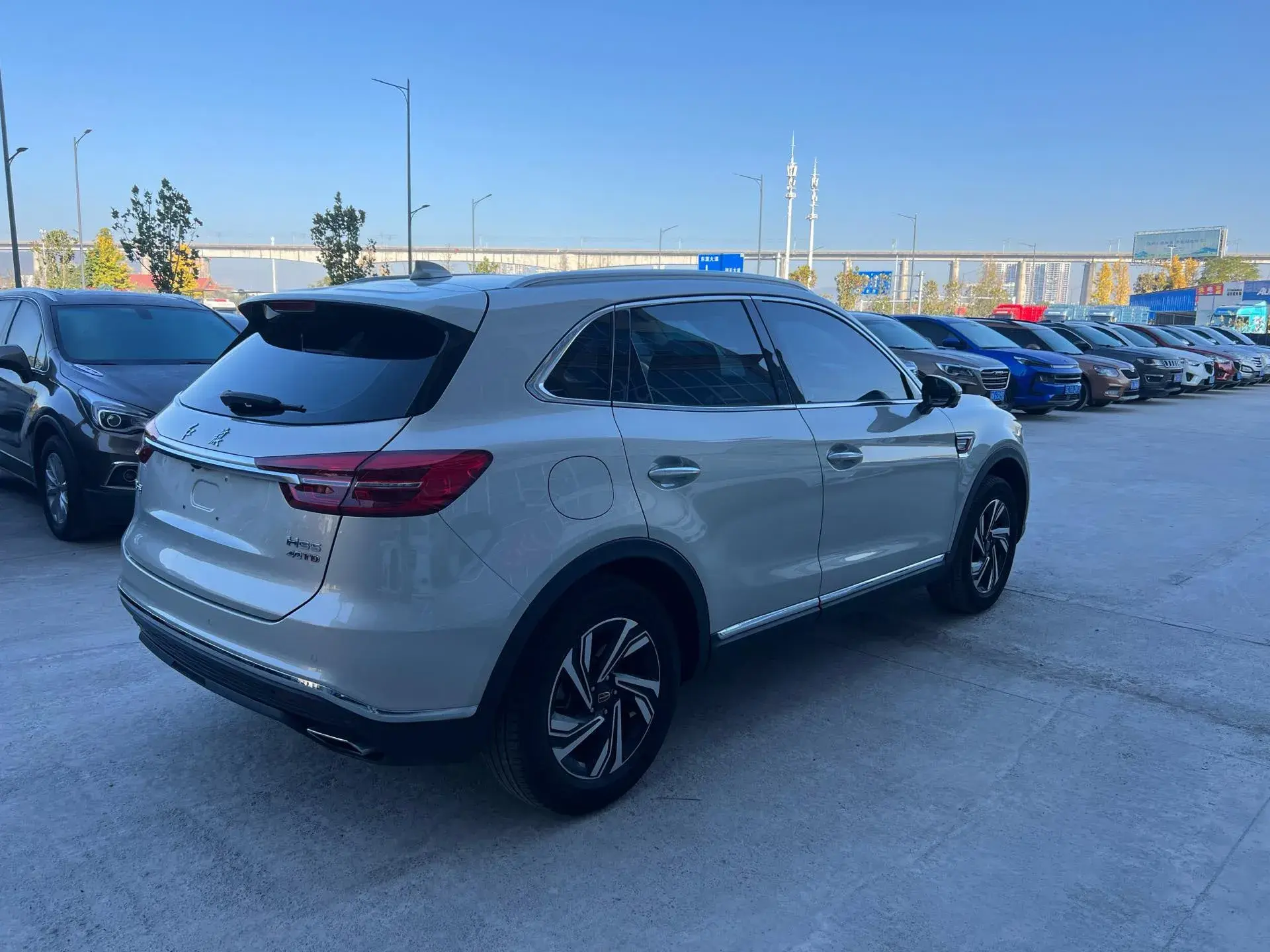 2022 HONGQI HS5 thumbnail 4