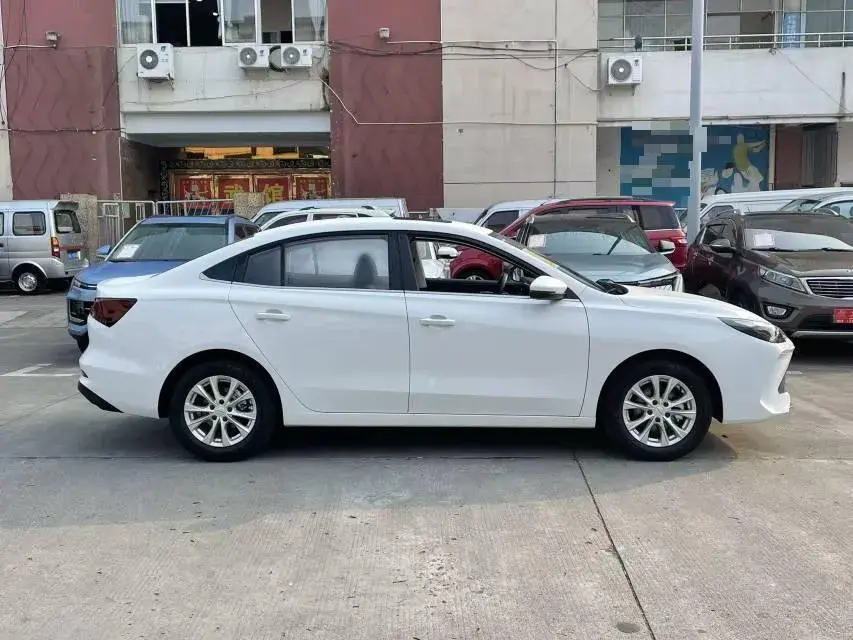 2024 ROEWE I5 thumbnail 3