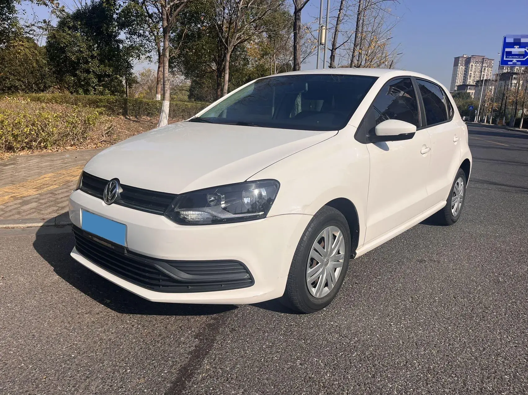 2018 VOLKSWAGEN POLO view 1