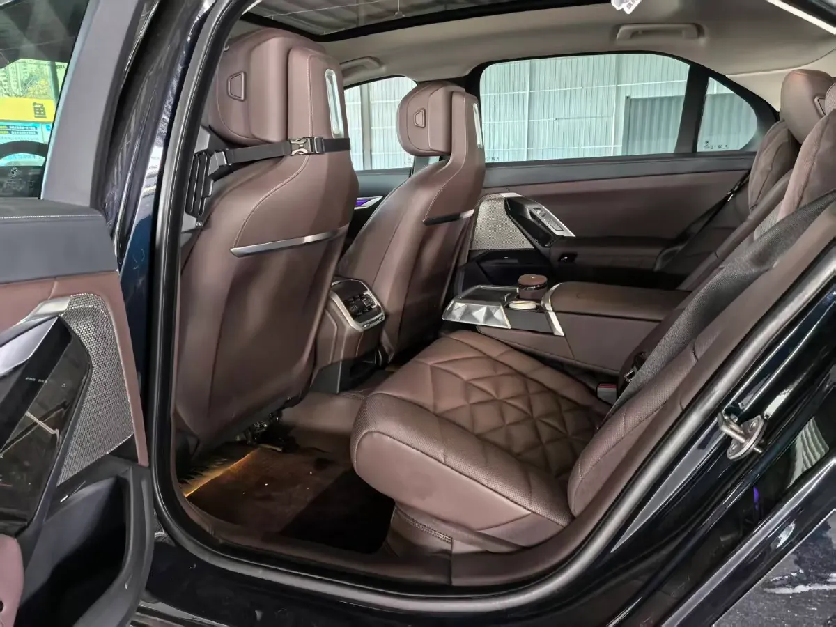 2023 BMW i7 BEV 101.7KWH,autocango,china used car exporter,china ev exporter,chinese used car exporter,chinese used ev exporter