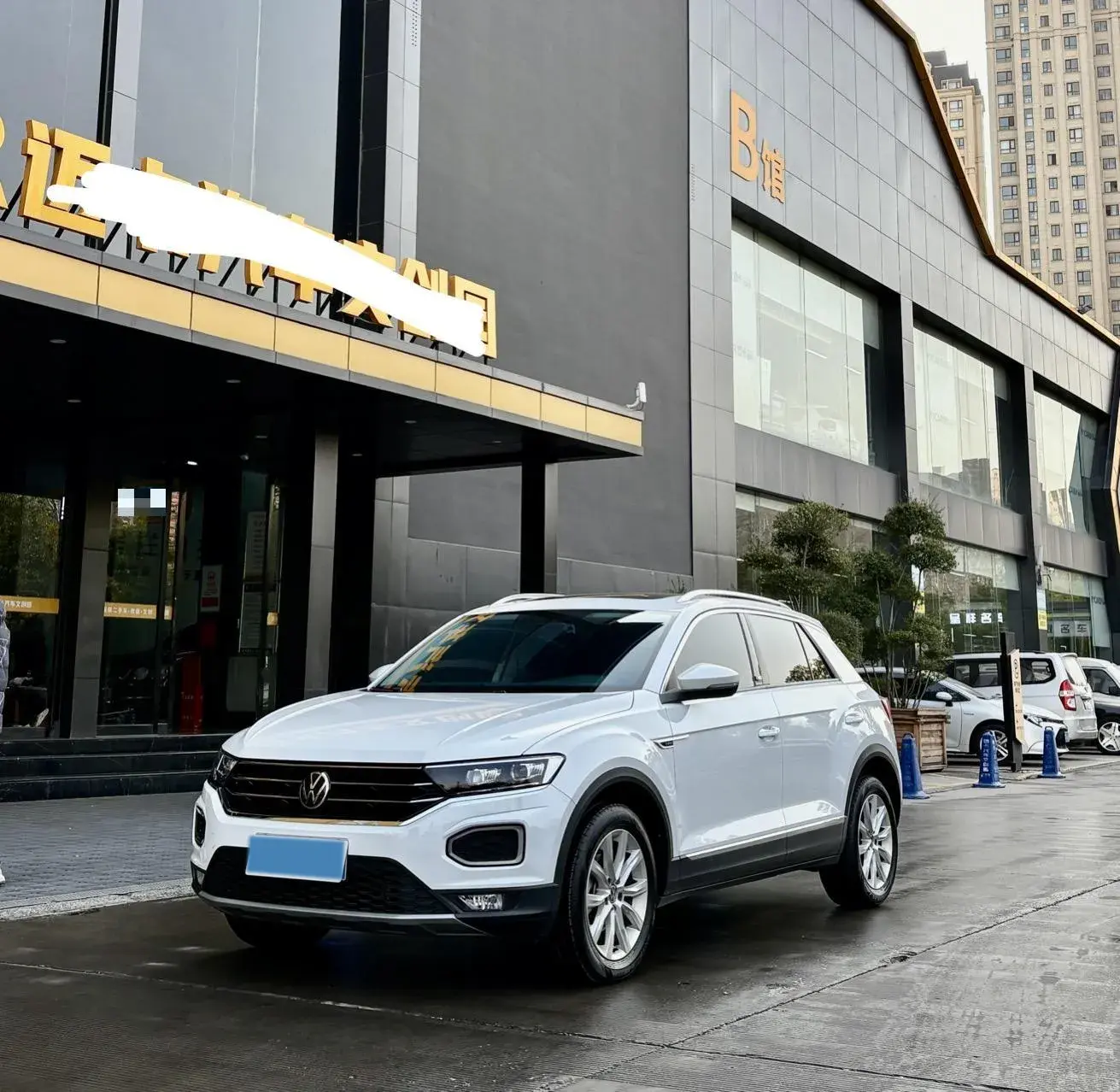 2021 VOLKSWAGEN T-ROC view 1