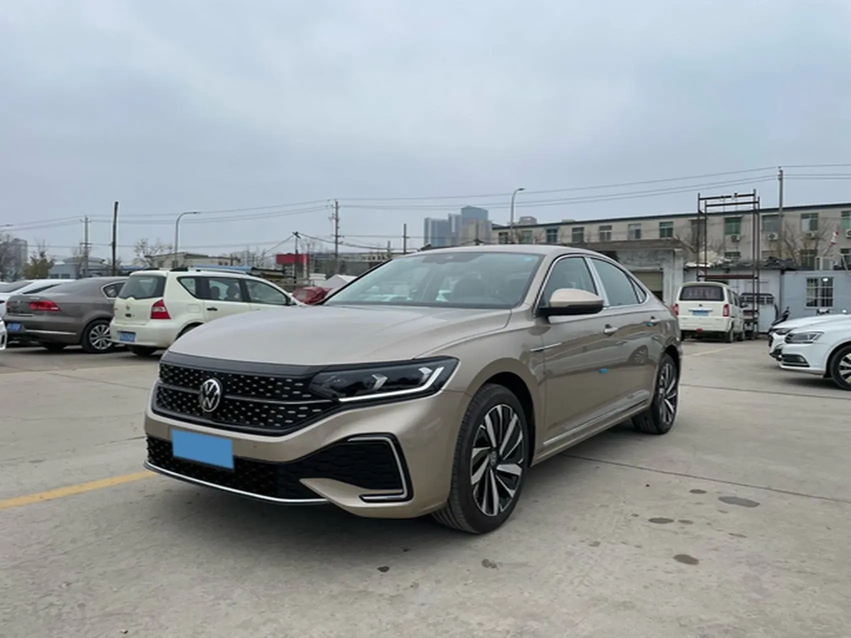 2022 VOLKSWAGEN PASSAT view 1