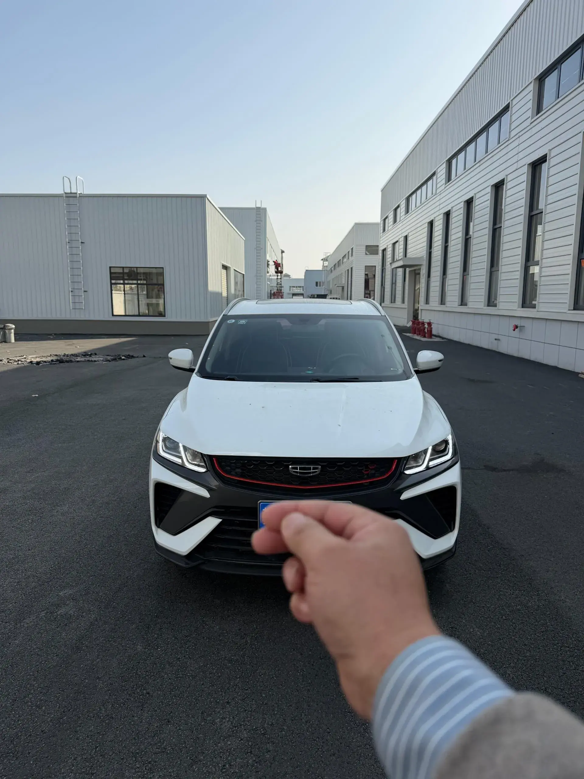 2021 GEELY COOLRAY thumbnail 2