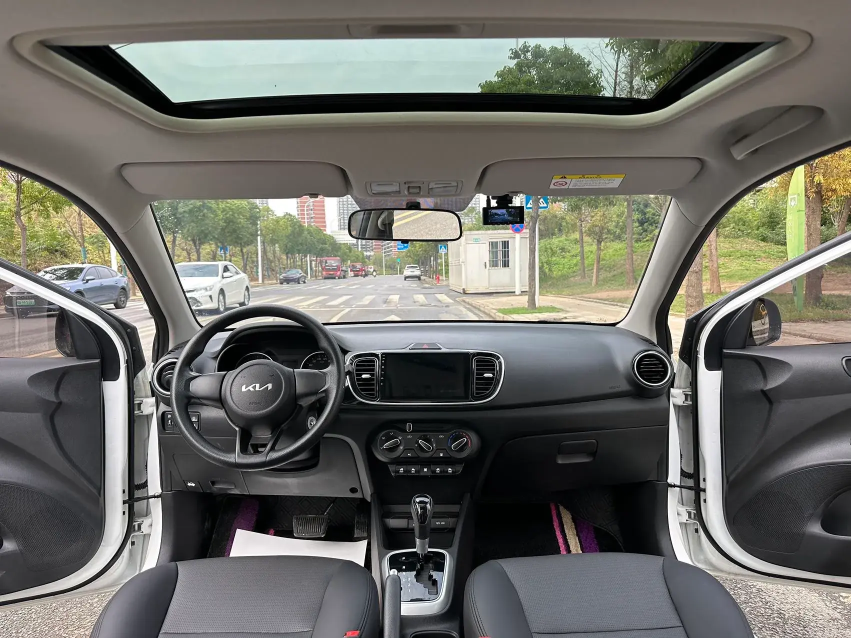 2020 KIA PEGAS thumbnail 3