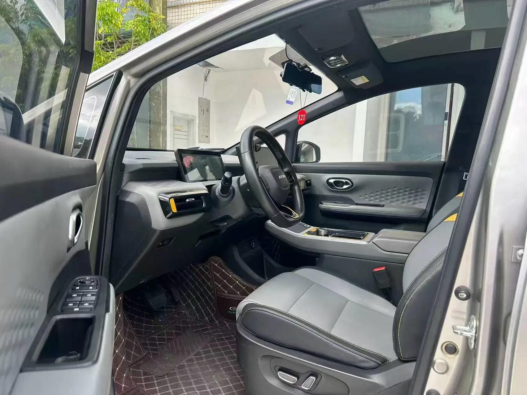 2022 AION Y thumbnail 4