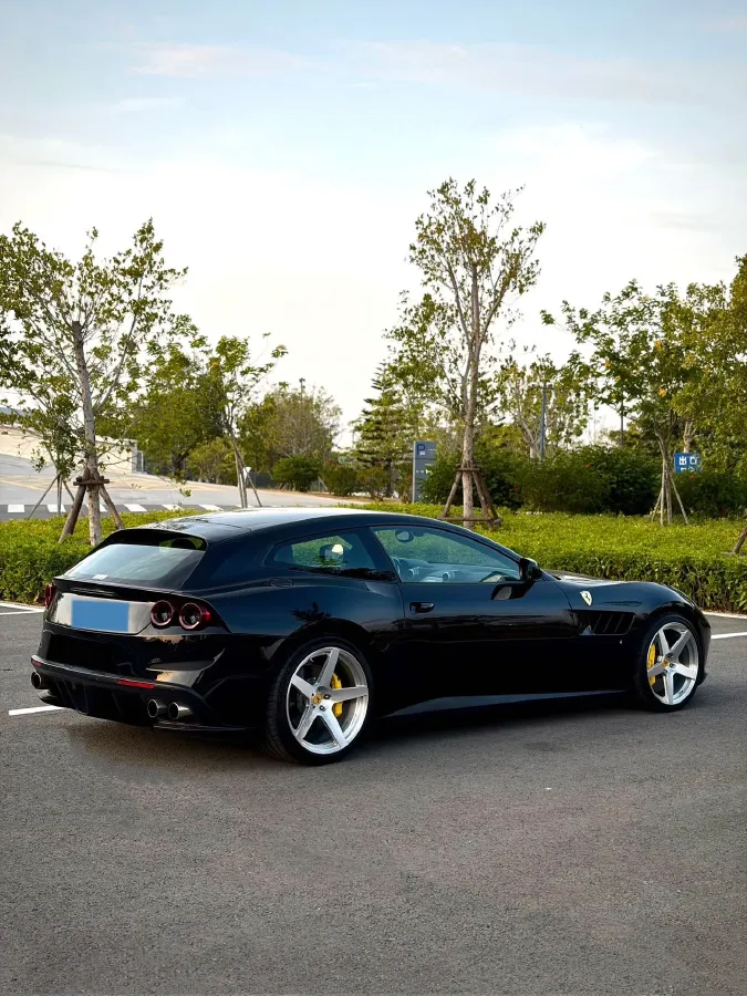 2017 Ferrari GTC4 Lusso 3.9T 609HP V8 7DCT,autocango,china used car exporter,china ev exporter,chinese used car exporter,chinese used ev exporter