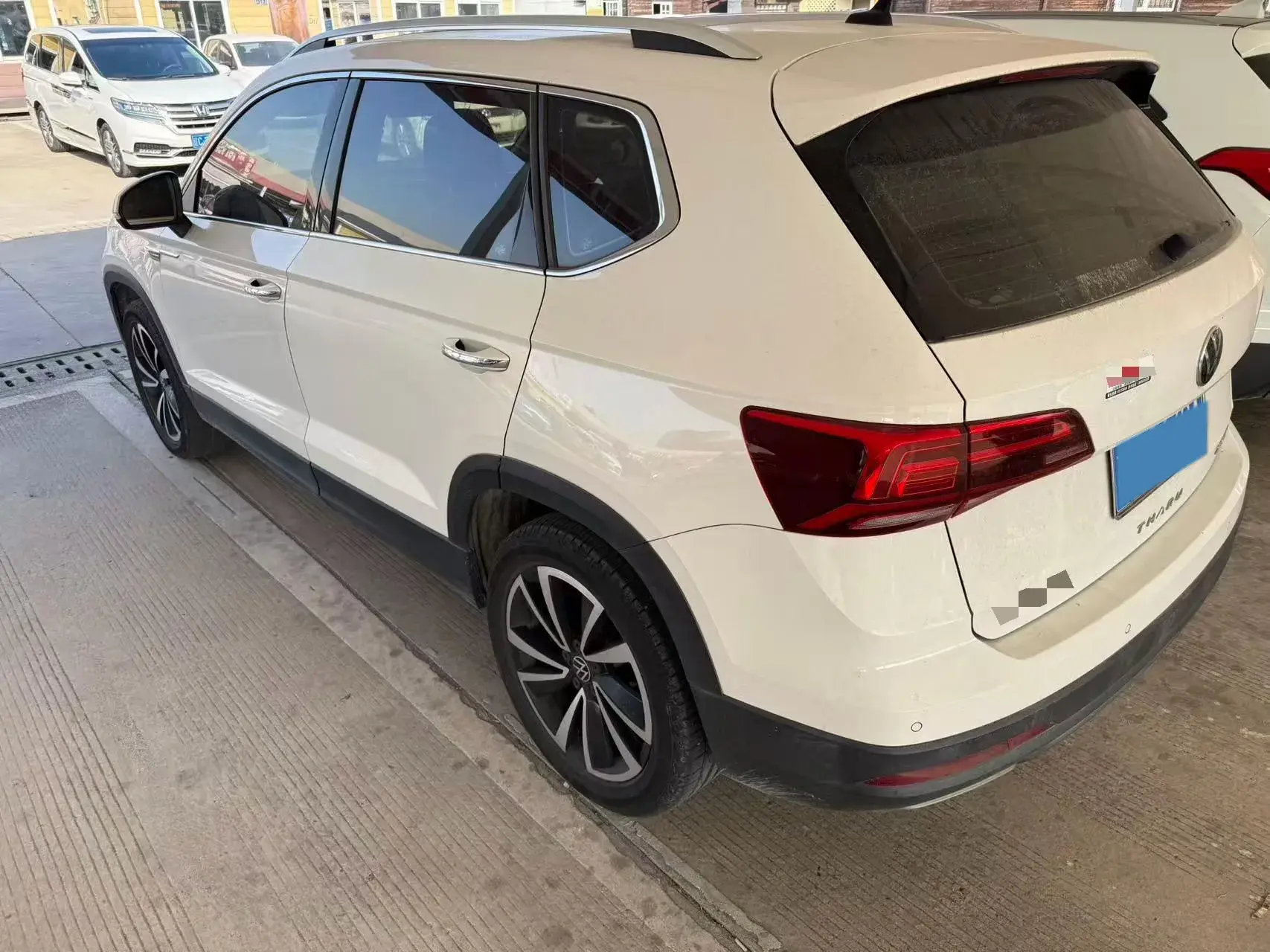 2021 VOLKSWAGEN THARU thumbnail 3