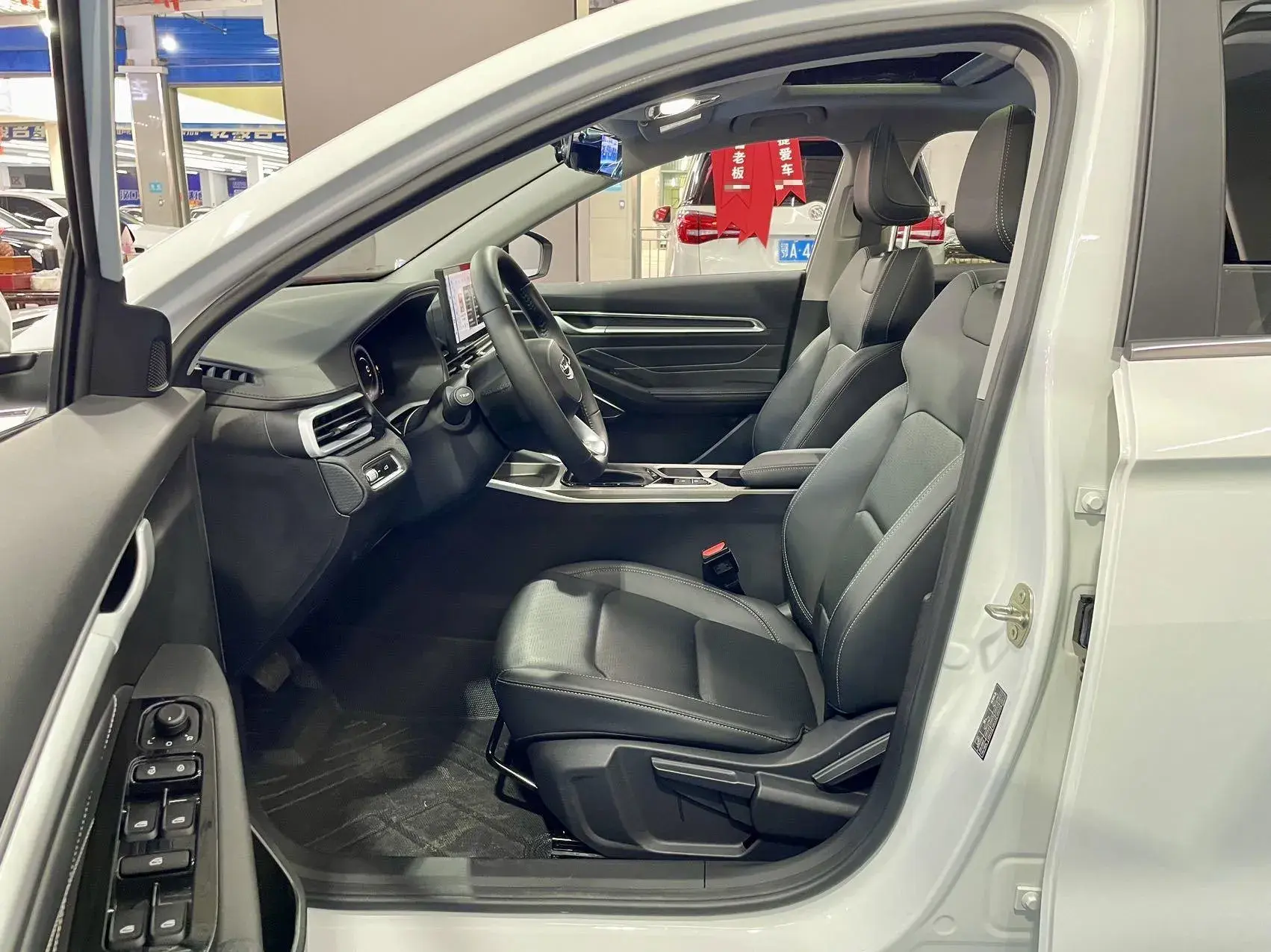 2023 GEELY EMGRAND thumbnail 3