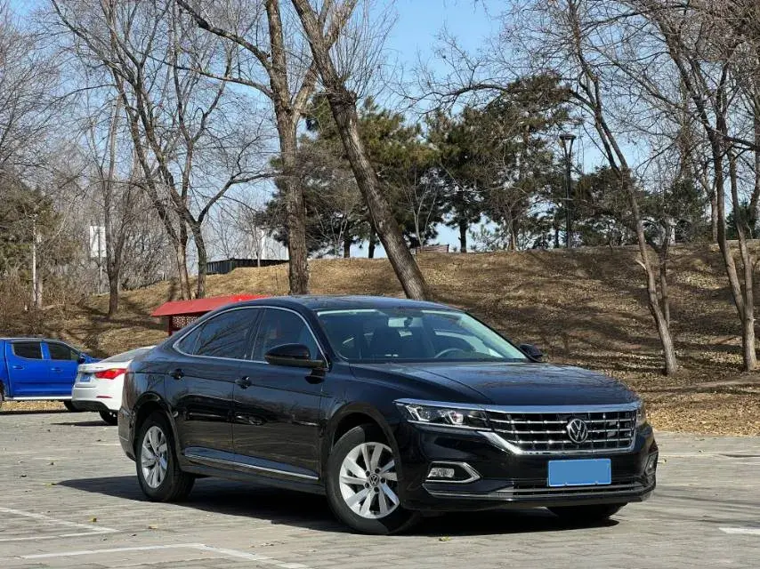 2021 VOLKSWAGEN PASSAT thumbnail 3