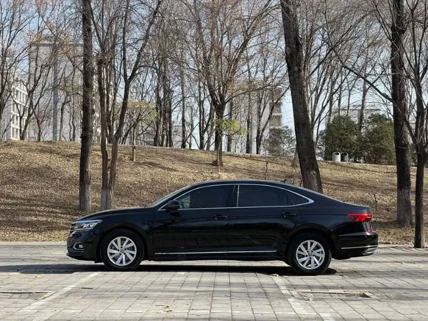 2021 VOLKSWAGEN PASSAT thumbnail 4