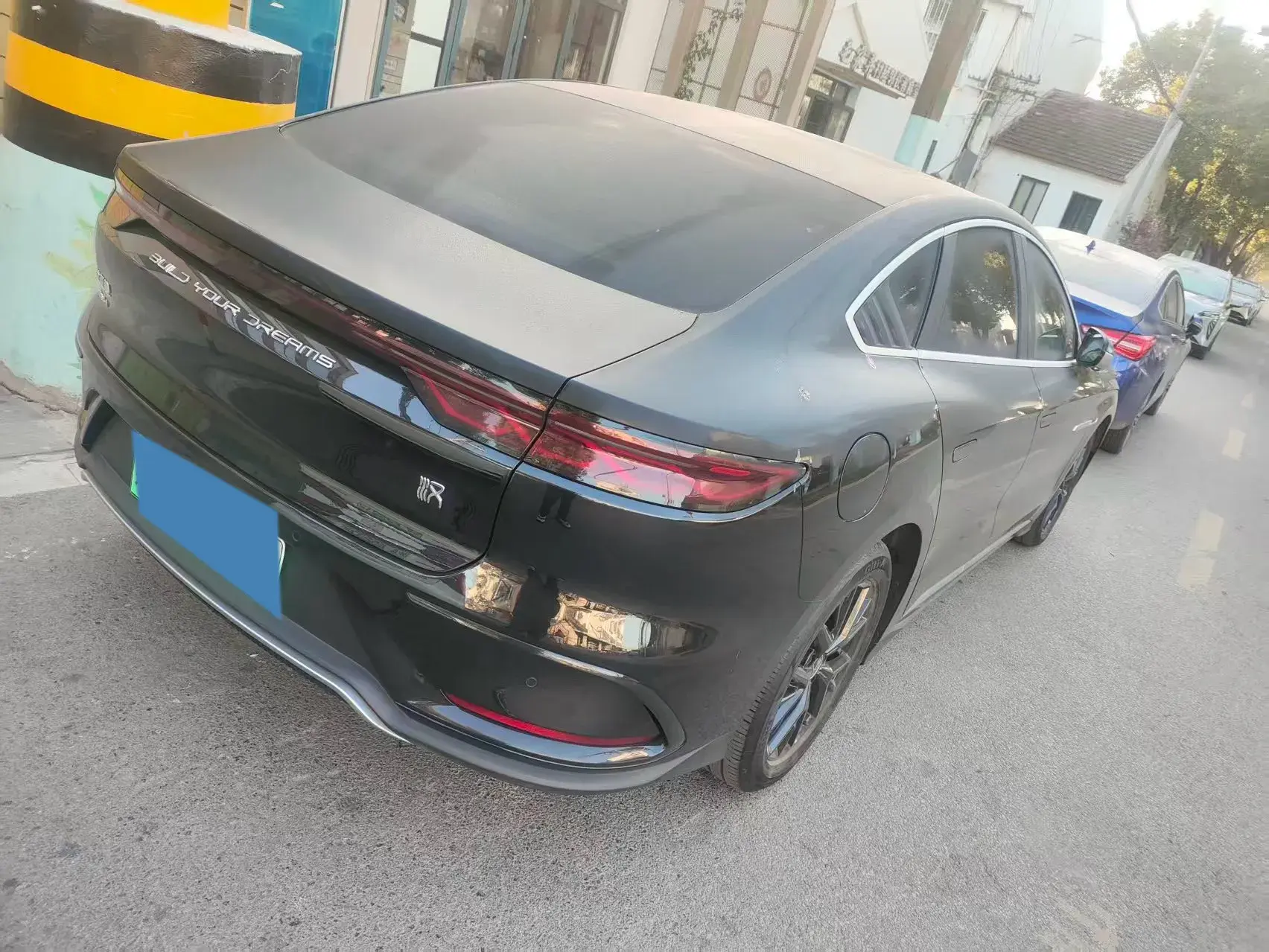 2024 BYD HAN thumbnail 3