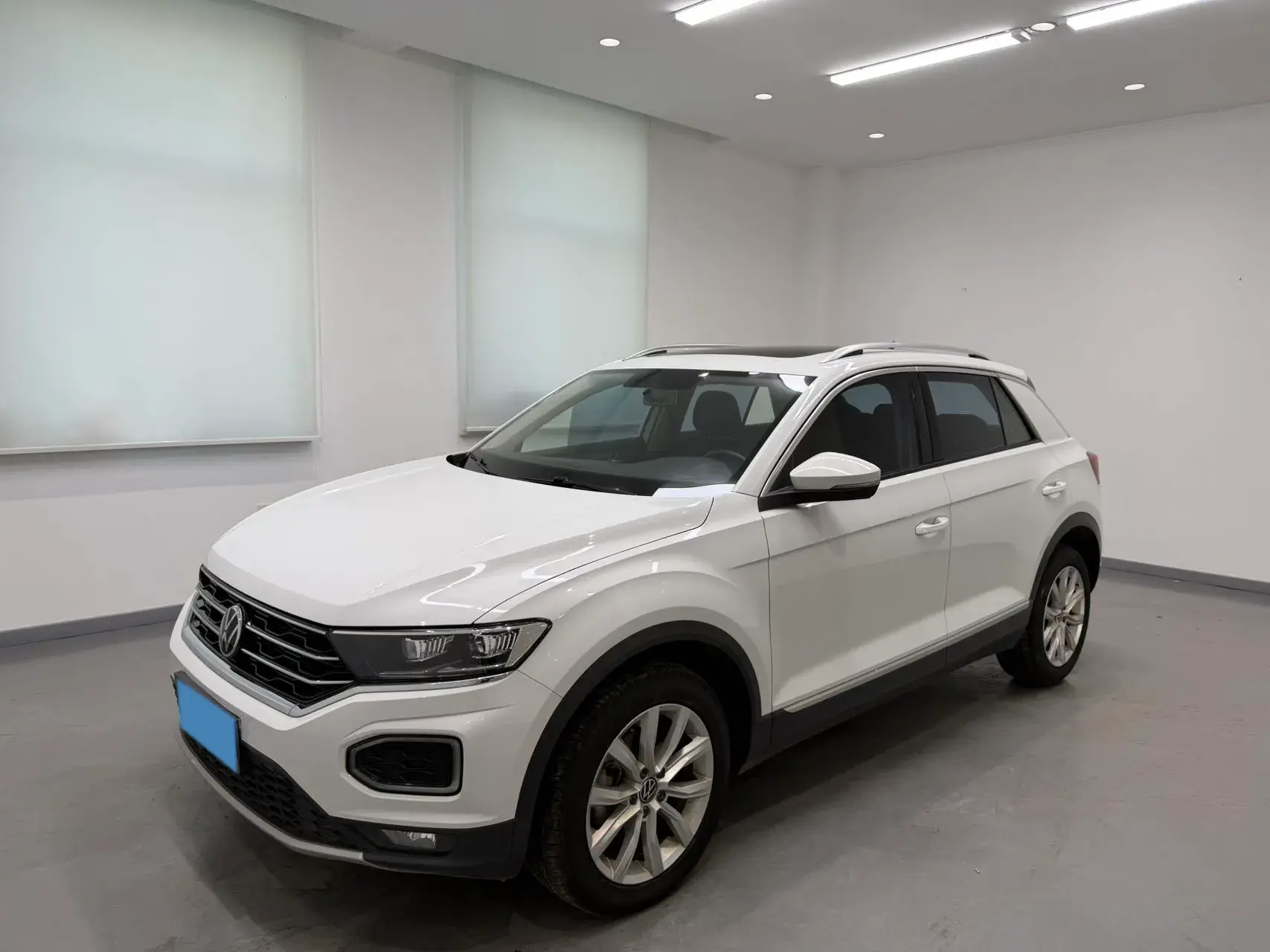 2022 VOLKSWAGEN T-ROC view 1
