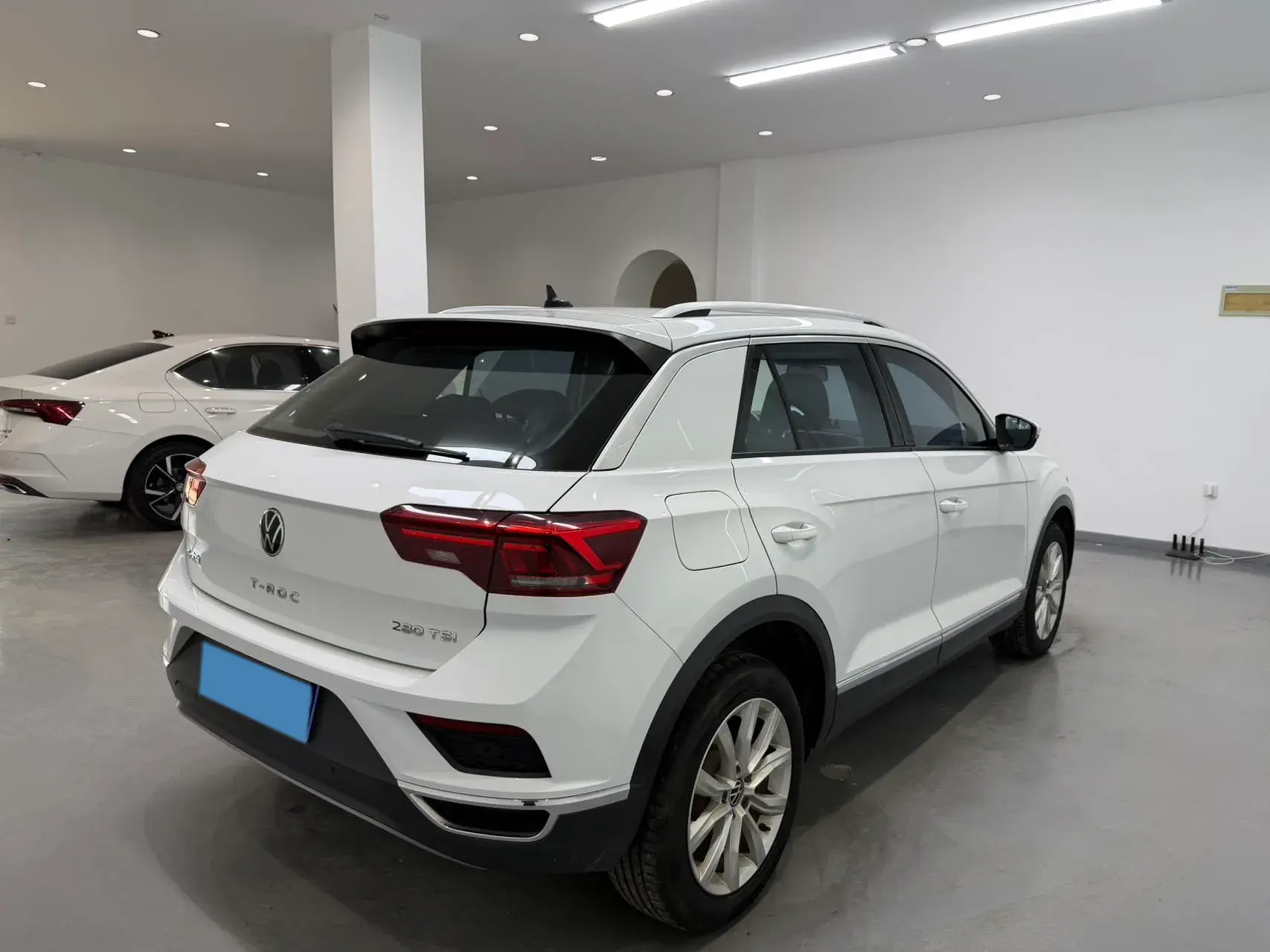 2022 VOLKSWAGEN T-ROC thumbnail 4