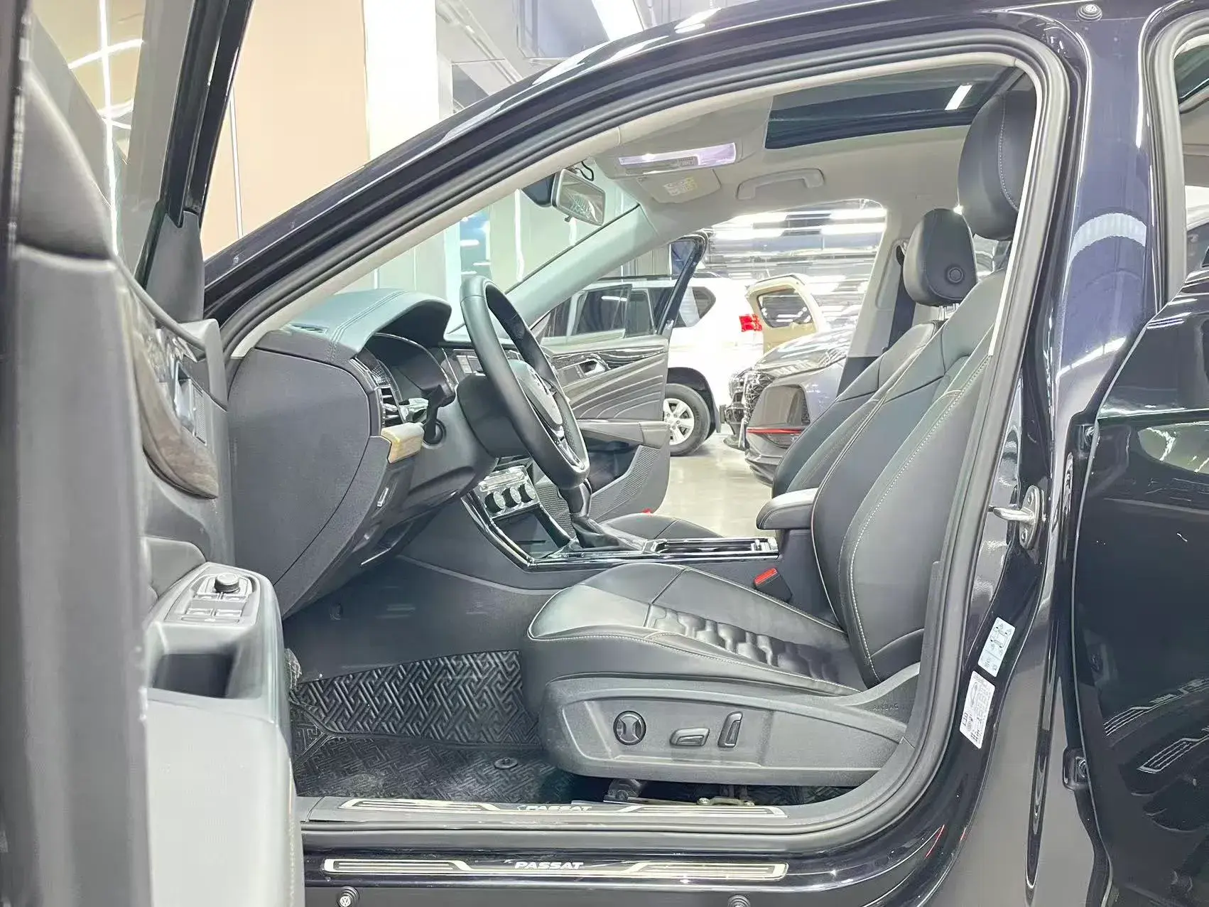 2019 VOLKSWAGEN PASSAT thumbnail 4