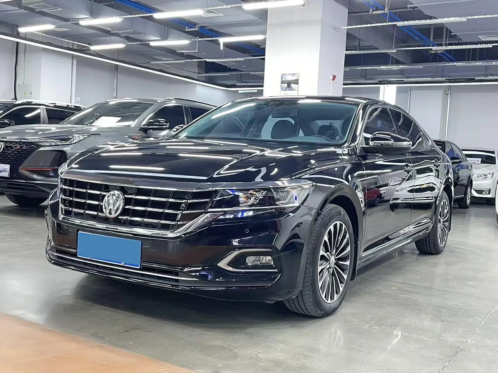 2019 VOLKSWAGEN PASSAT view 1