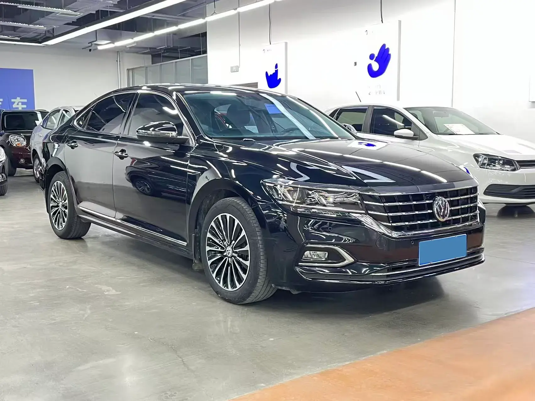 2019 VOLKSWAGEN PASSAT thumbnail 2