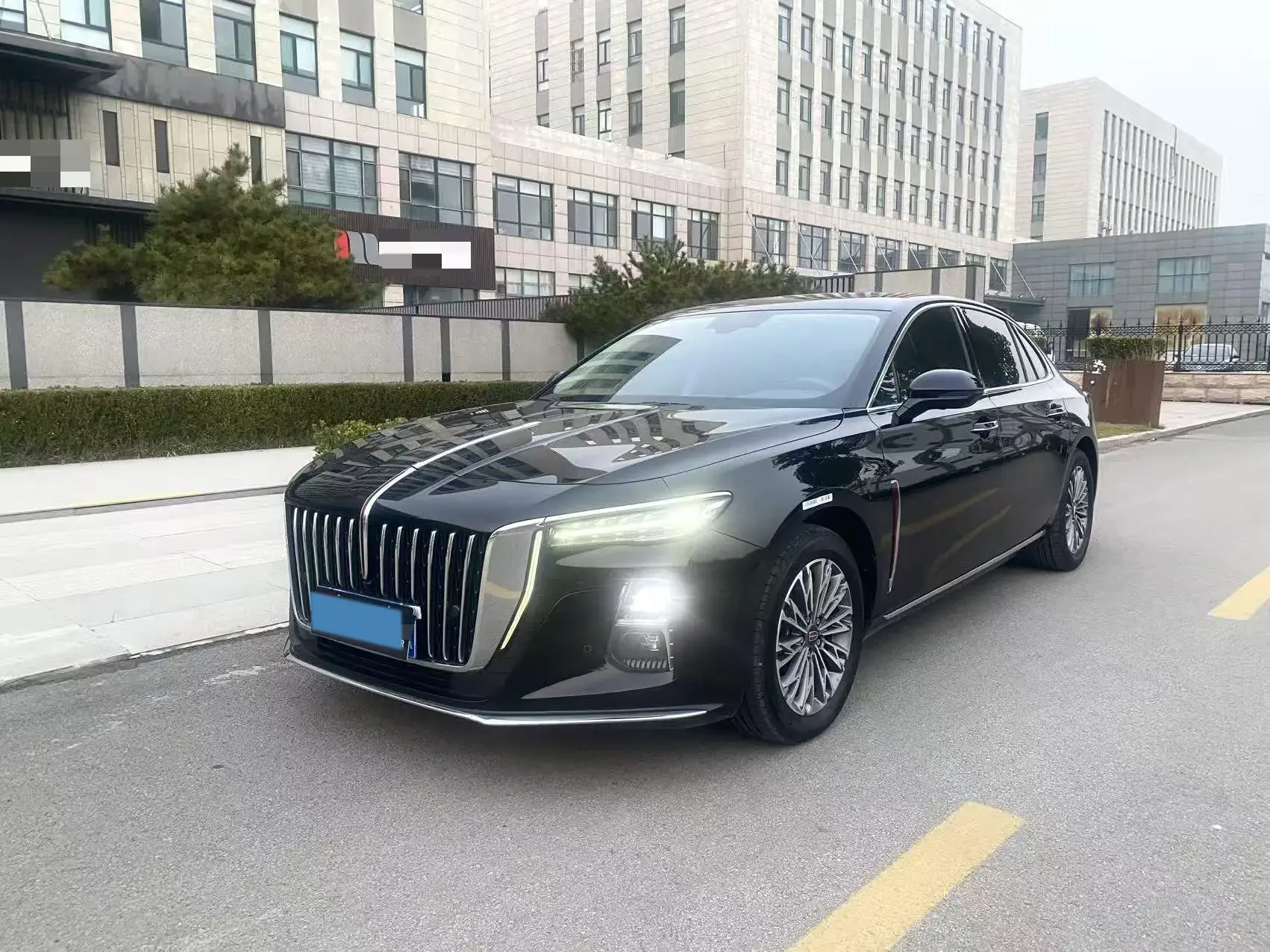 2023 HONGQI H5 view 1