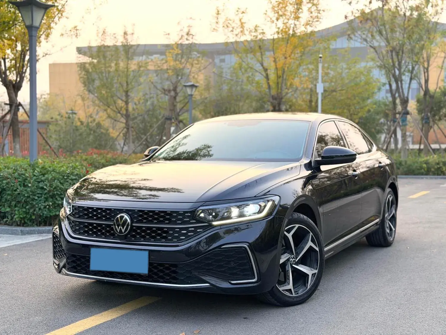 2023 VOLKSWAGEN PASSAT view 1