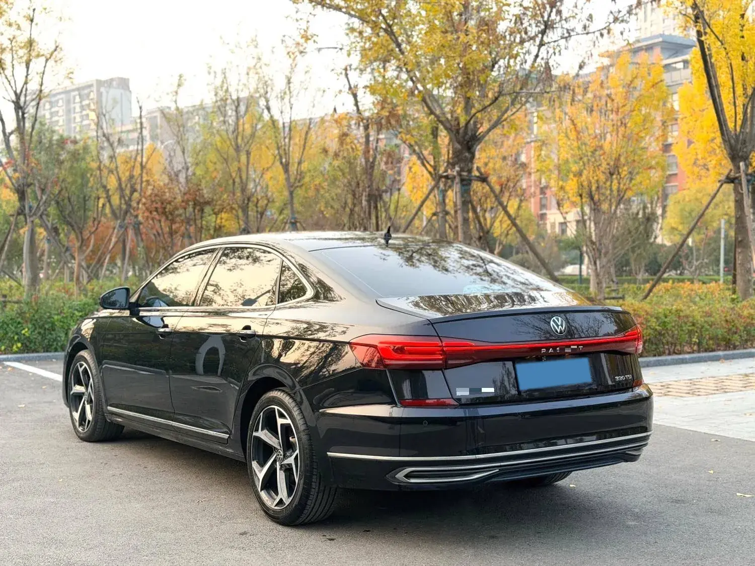 2023 VOLKSWAGEN PASSAT thumbnail 4