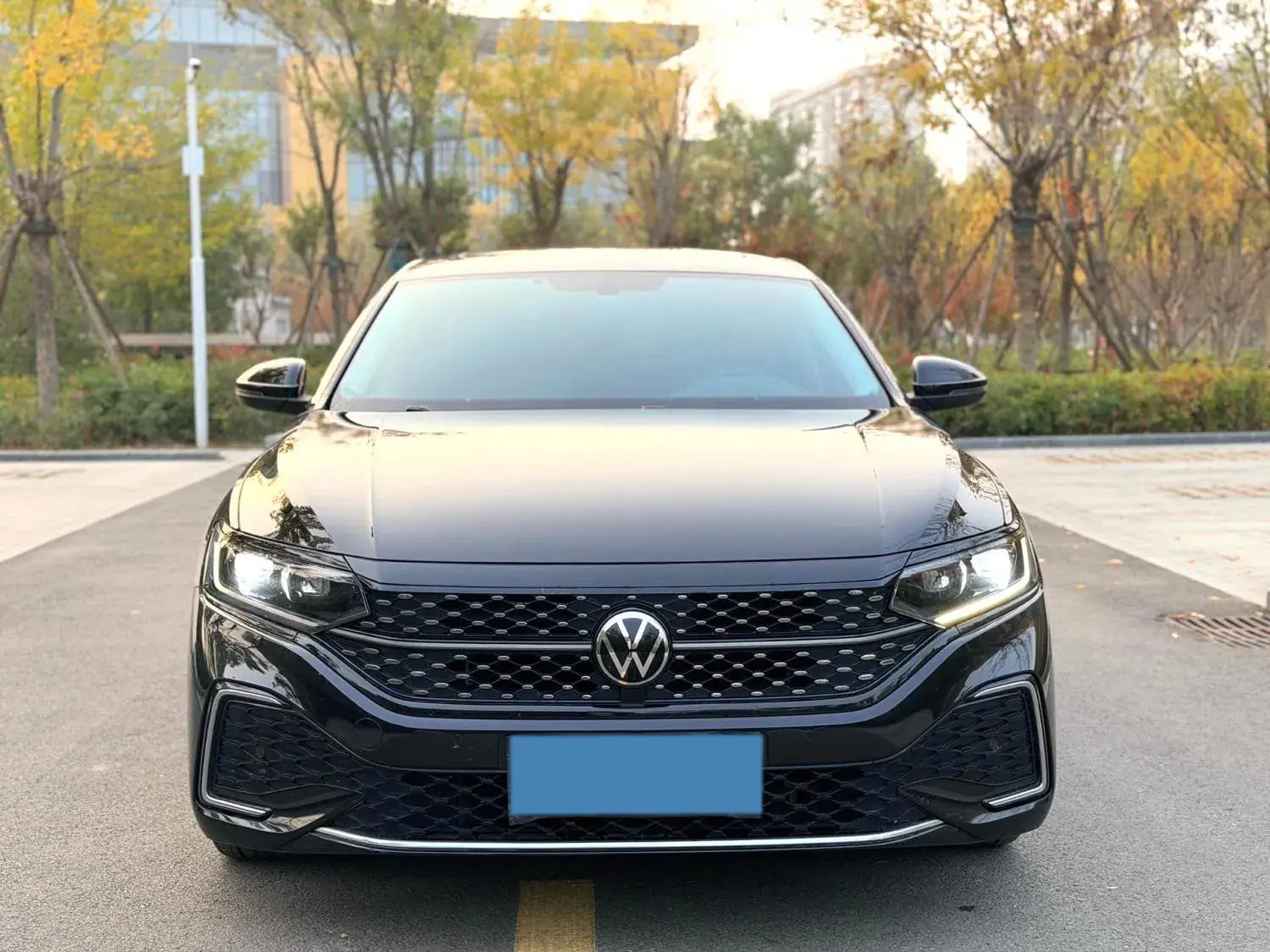 2023 VOLKSWAGEN PASSAT thumbnail 2