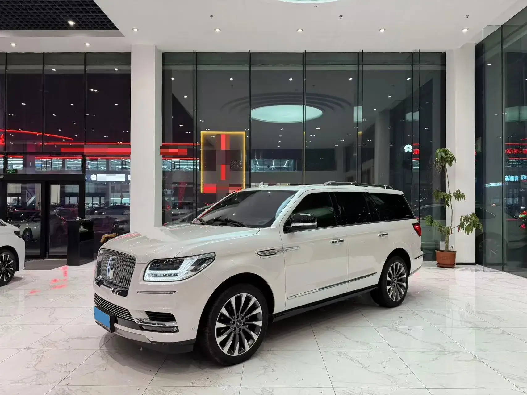 2018 LINCOLN NAVIGATOR view 1