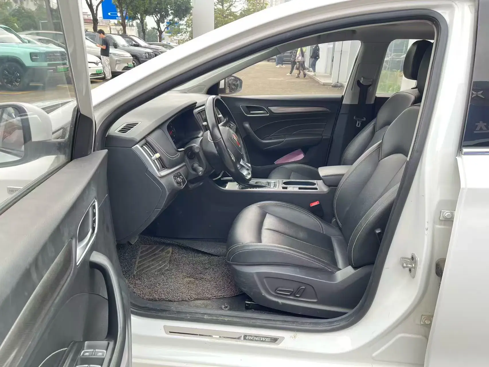 2018 ROEWE I6 thumbnail 2