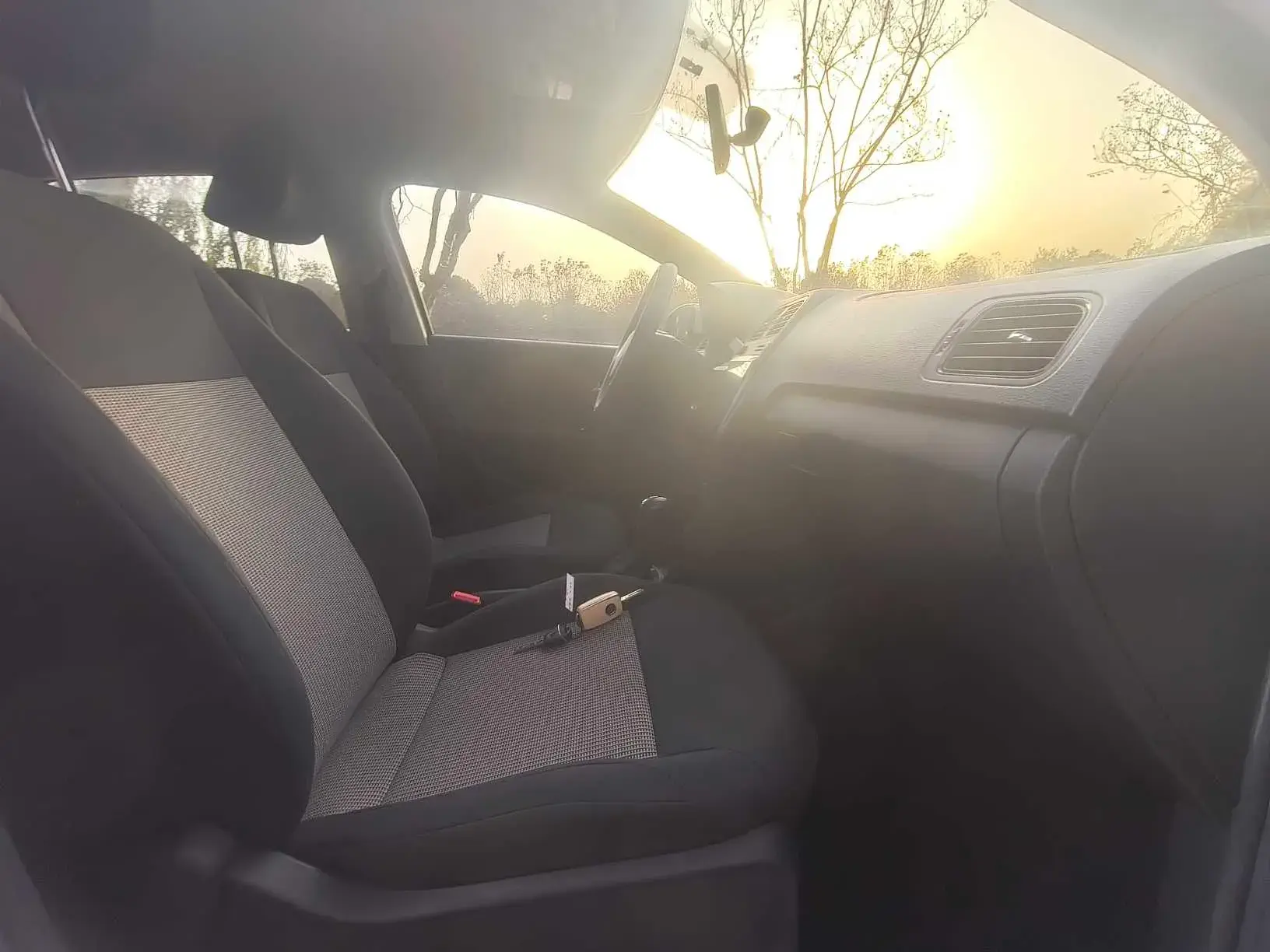 2016 VOLKSWAGEN POLO thumbnail 3