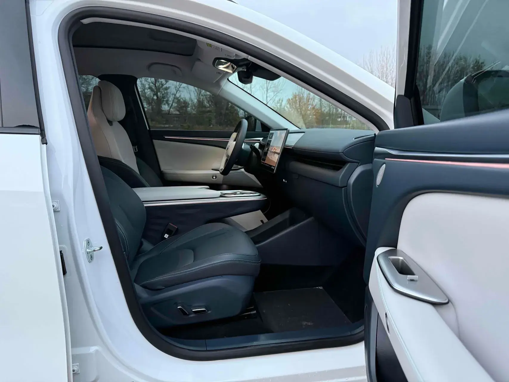 2025 ARCFOX ΑT5 thumbnail 2