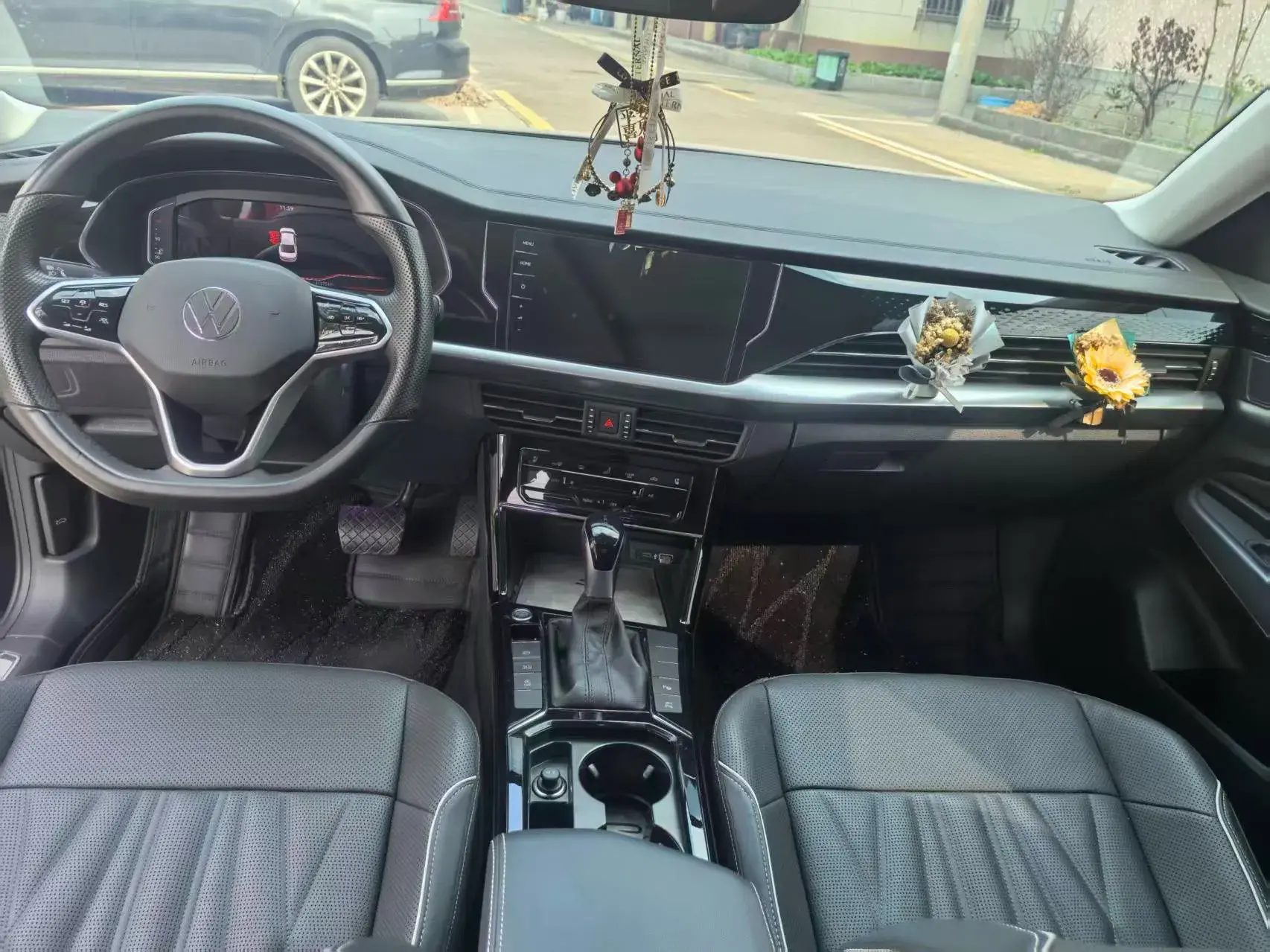 2023 VOLKSWAGEN PASSAT thumbnail 4