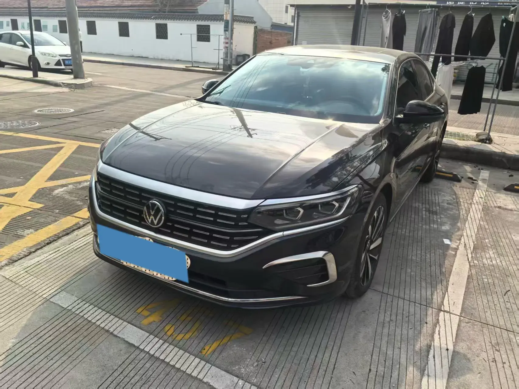 2023 VOLKSWAGEN PASSAT view 1