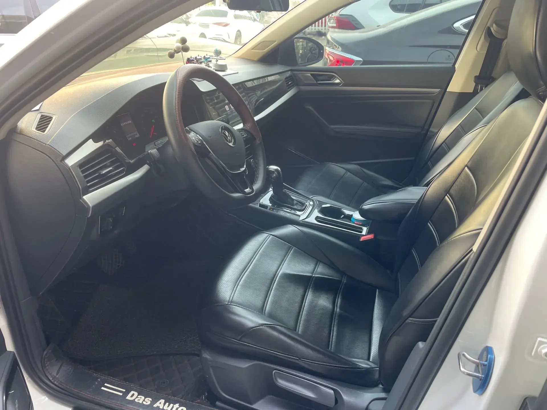 2019 VOLKSWAGEN LAVIDA thumbnail 2