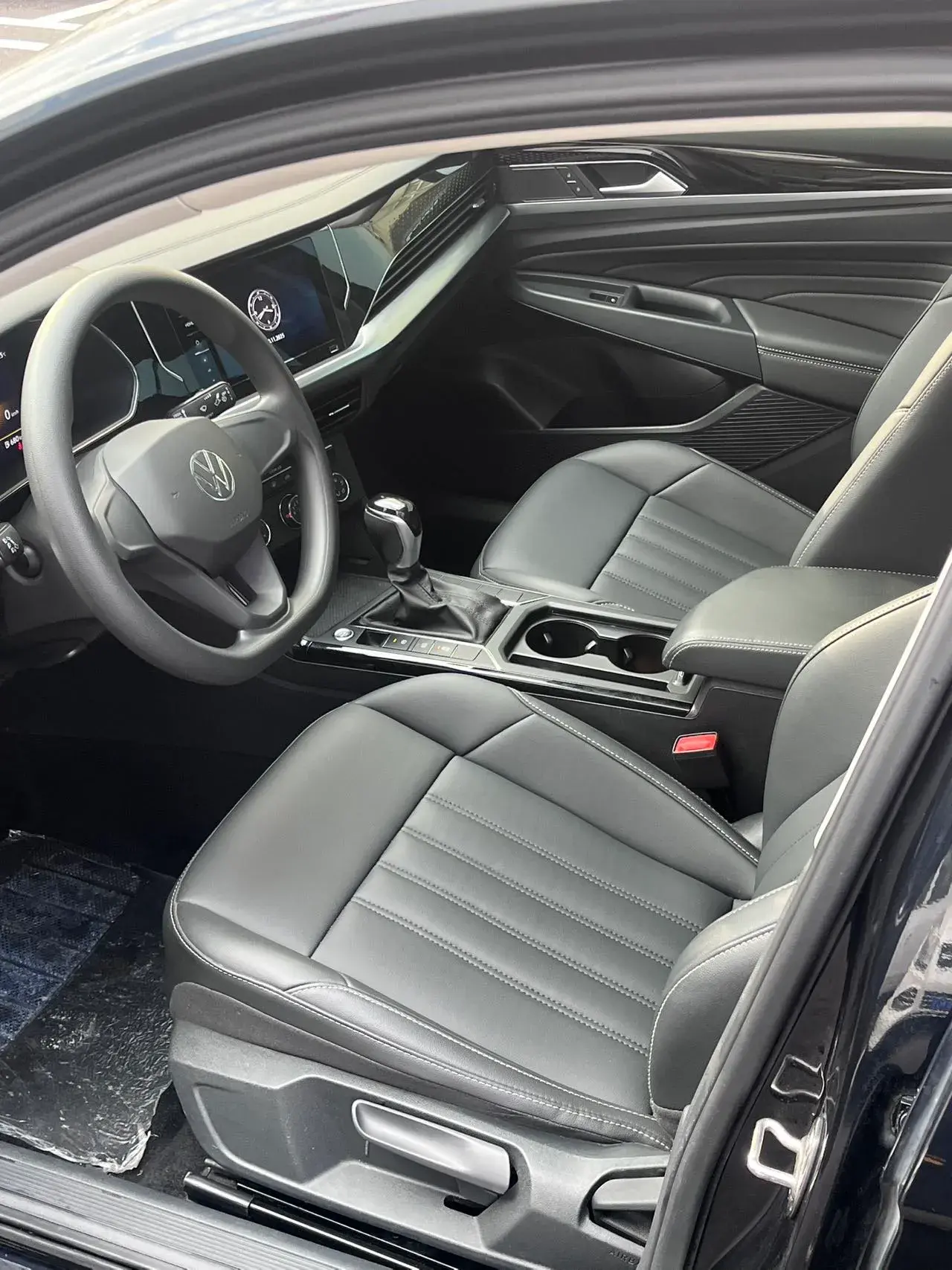 2022 VOLKSWAGEN PASSAT thumbnail 4