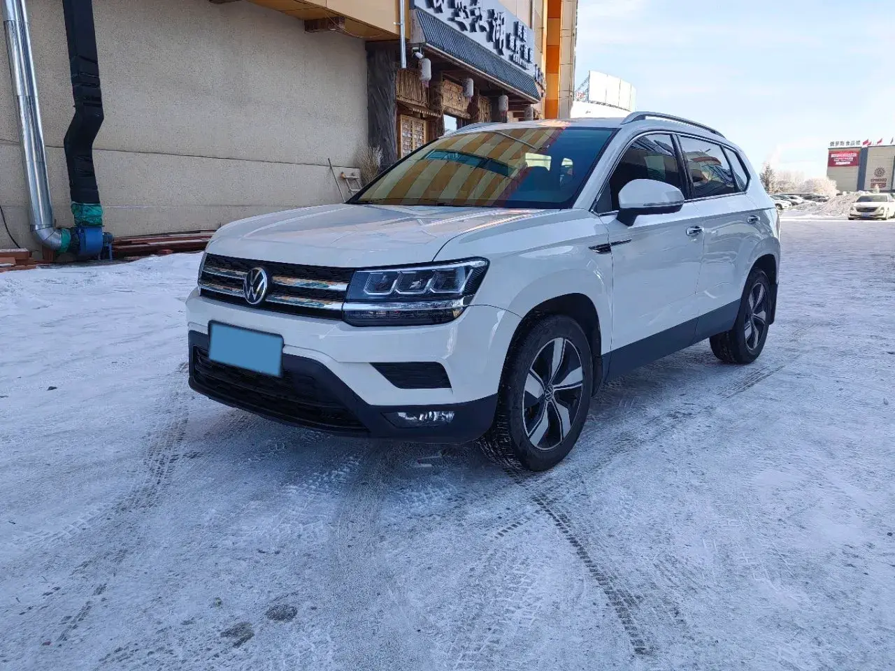 2021 VOLKSWAGEN THARU view 1