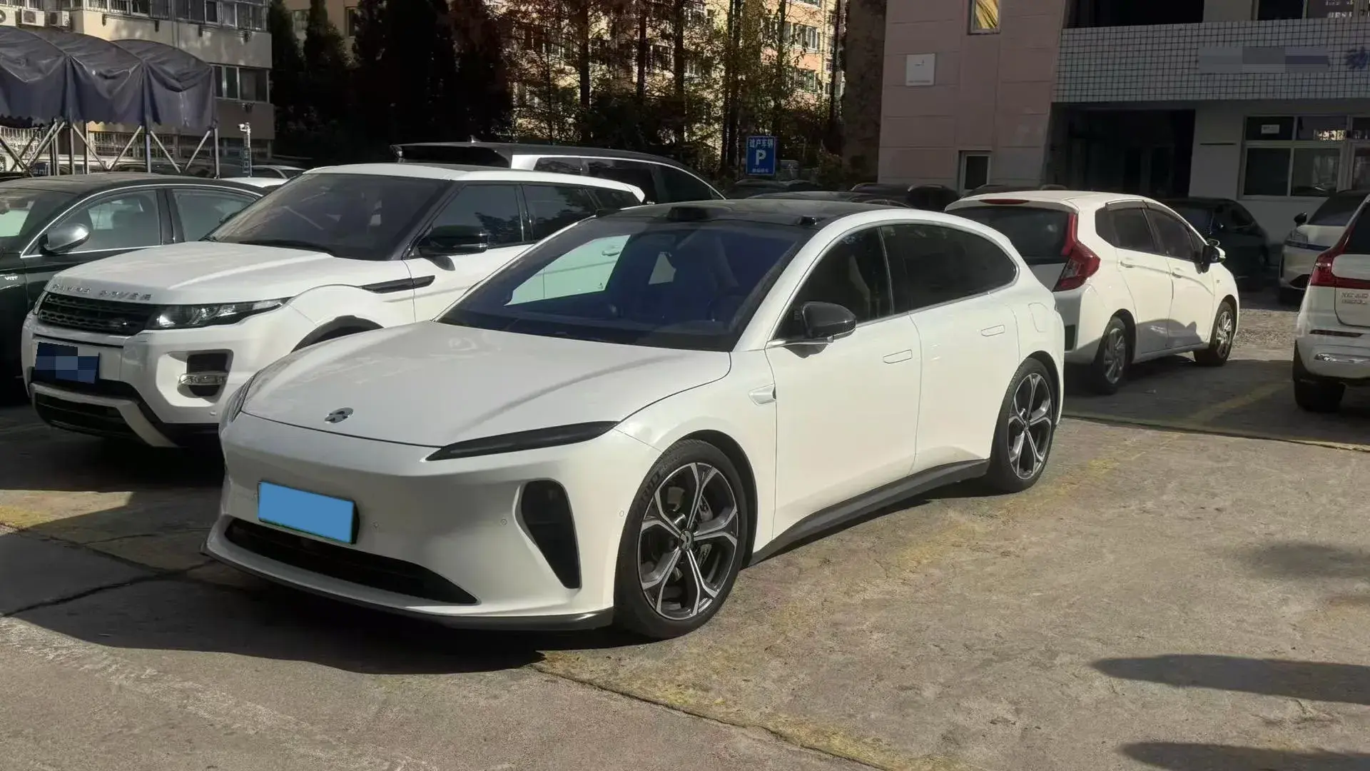 2024 NIO ET5T view 1
