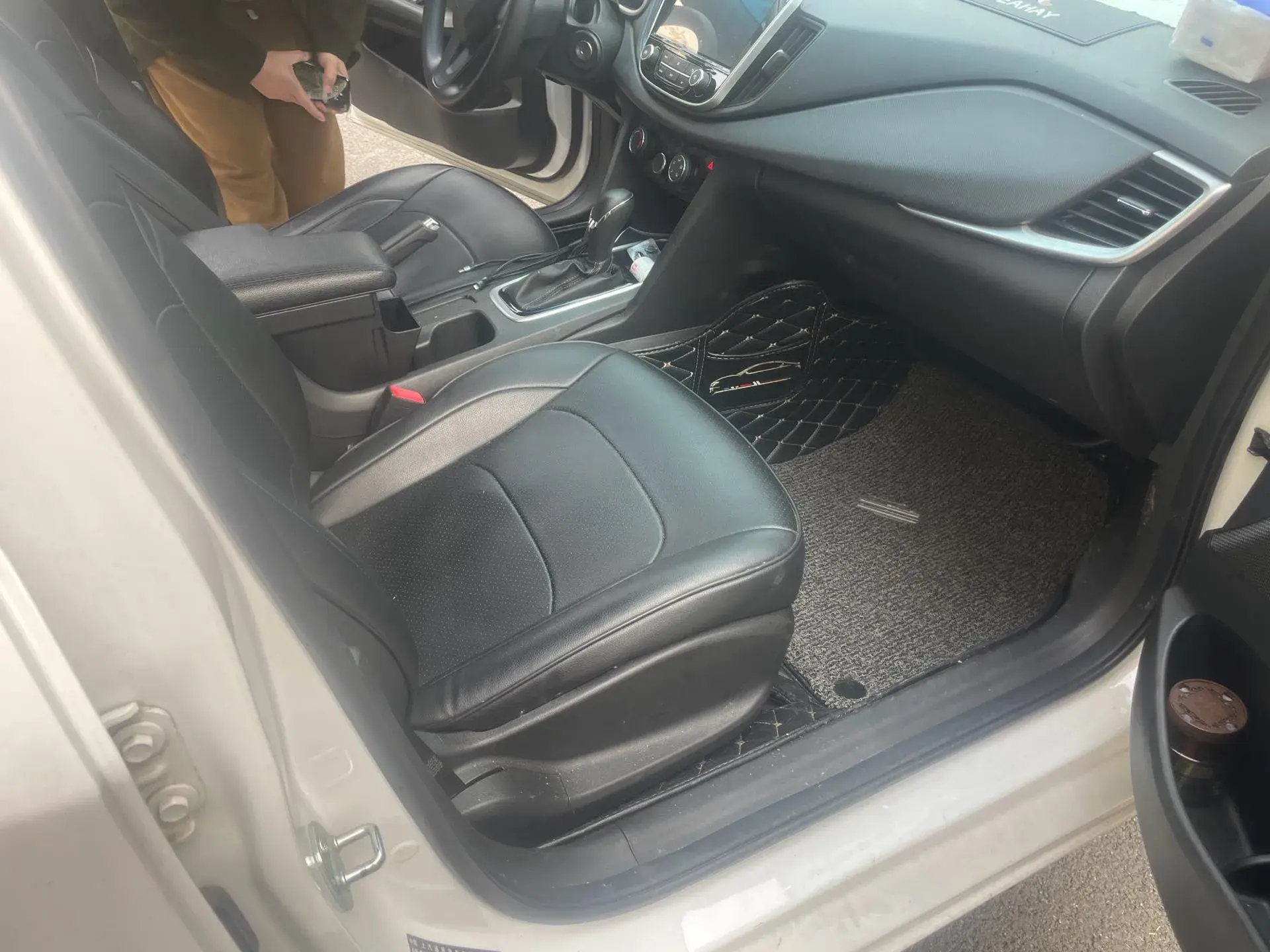 2019 CHEVROLET CAVALIER thumbnail 4