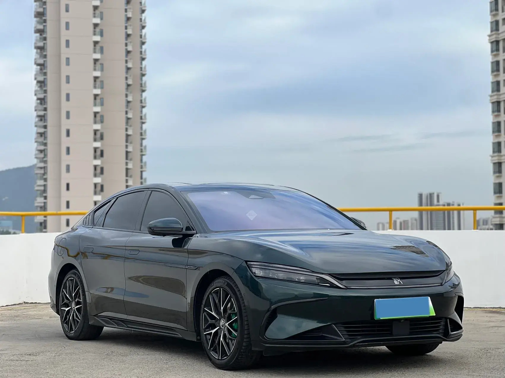 2022 BYD HAN thumbnail 3