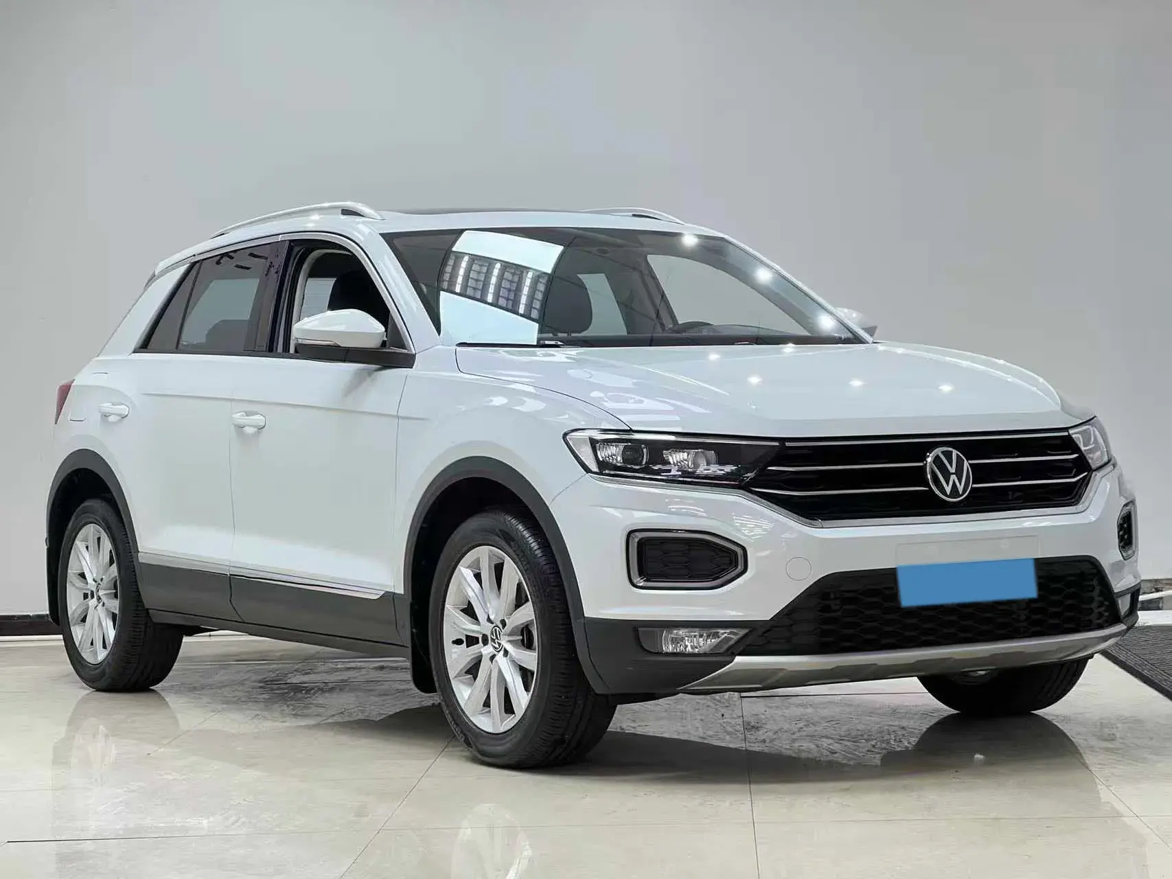 2021 VOLKSWAGEN T-ROC thumbnail 3