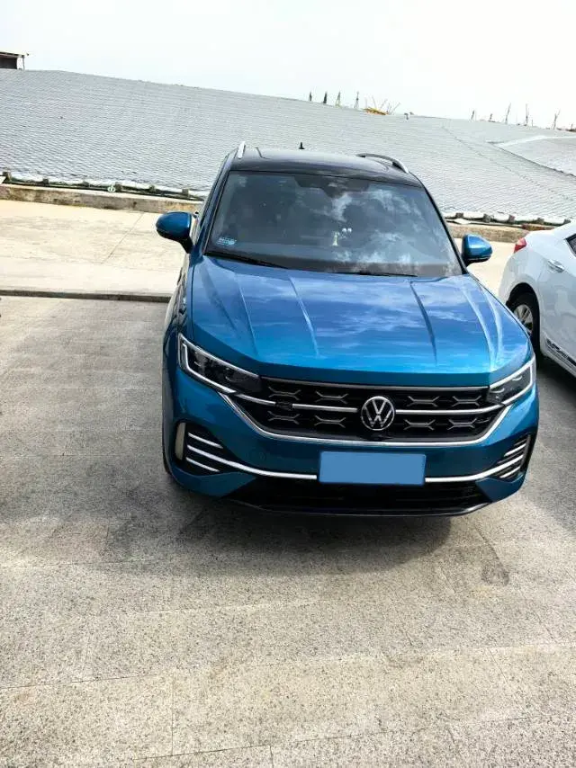 2023 VOLKSWAGEN TAYRON thumbnail 4