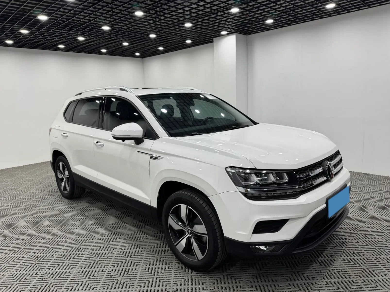 2022 VOLKSWAGEN THARU thumbnail 2