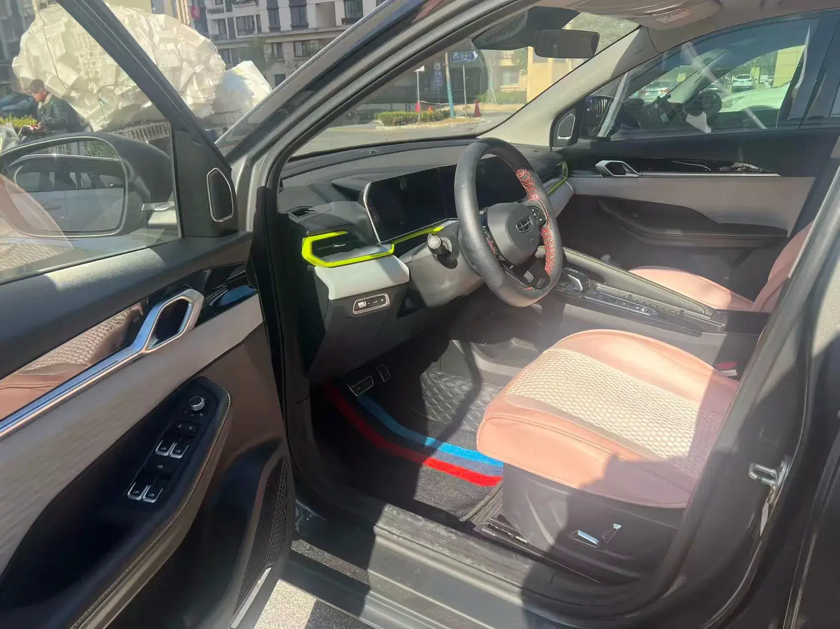 2022 GEELY COOLRAY thumbnail 2