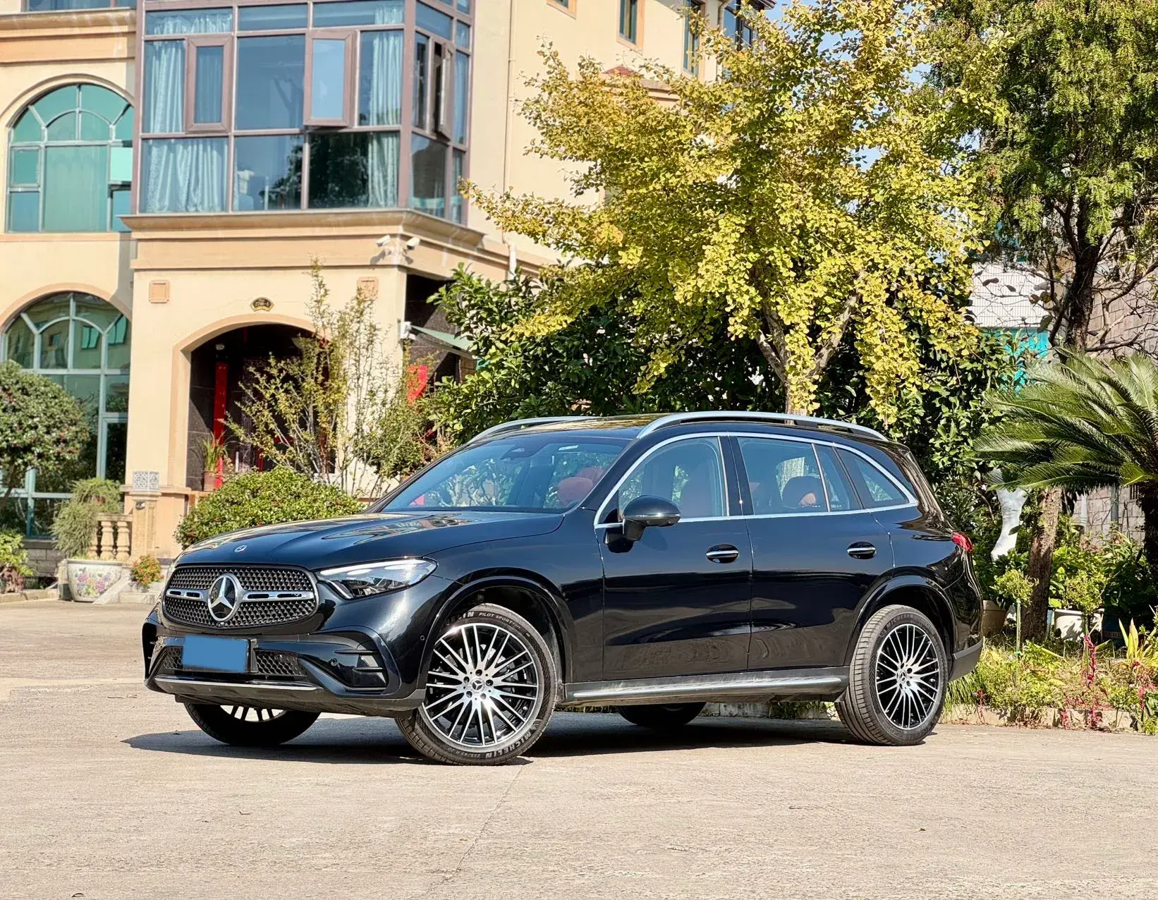 2024 MERCEDES-BENZ GLC view 1