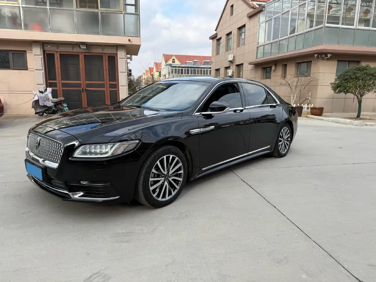 2018 Lincoln Continental 2.0T 261HP L4 6AT