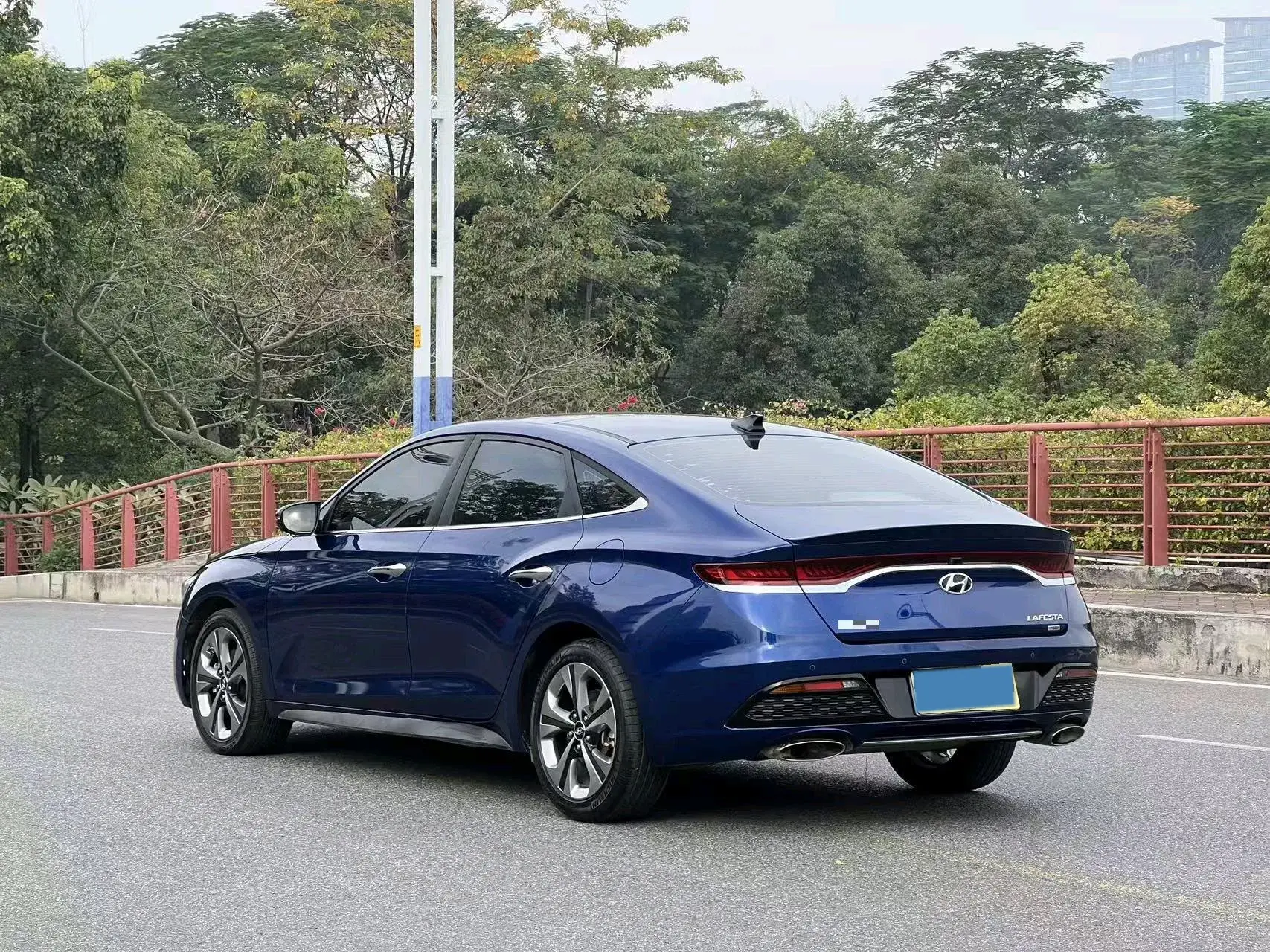 2019 HYUNDAI LA thumbnail 4