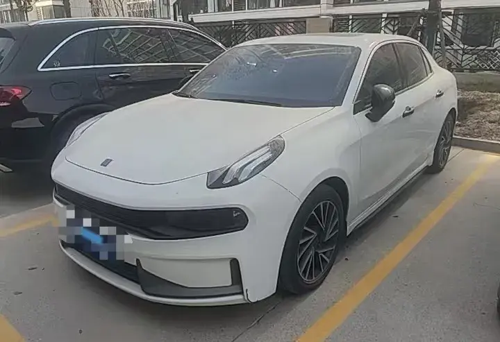 2022 LYNK&CO 03 view 1