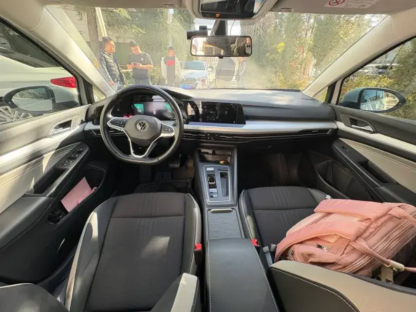 2021 VOLKSWAGEN GOLF thumbnail 3