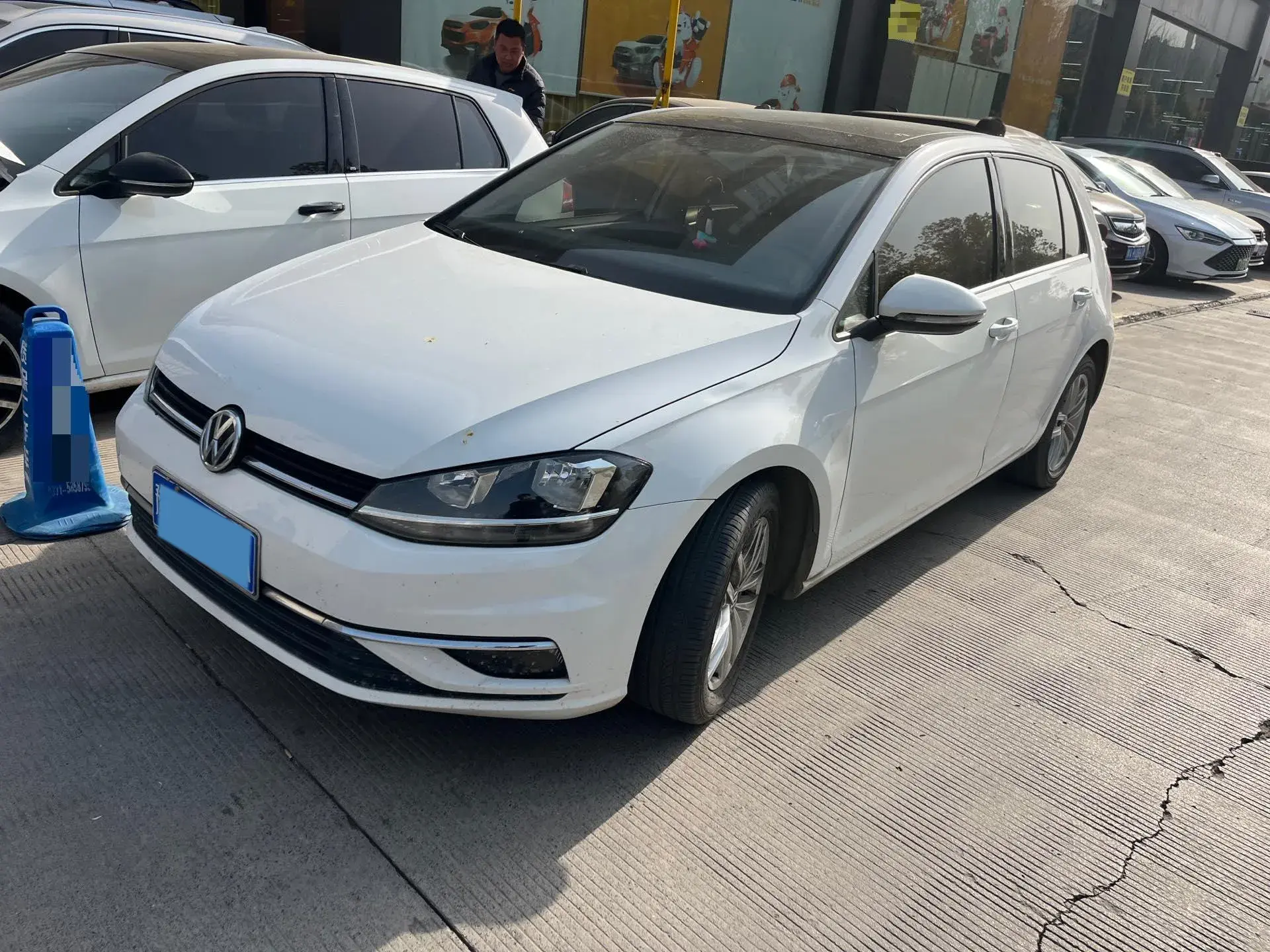 2018 VOLKSWAGEN GOLF view 1