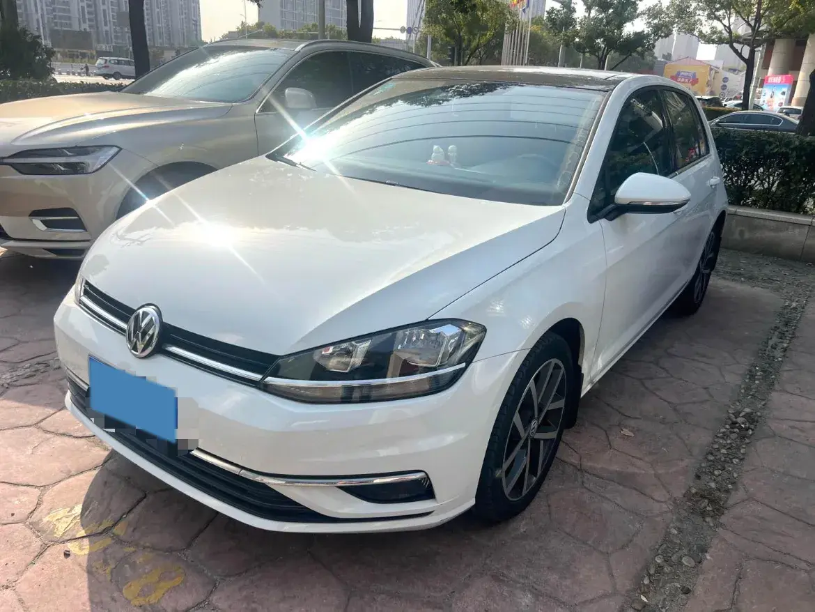 2020 VOLKSWAGEN GOLF view 1